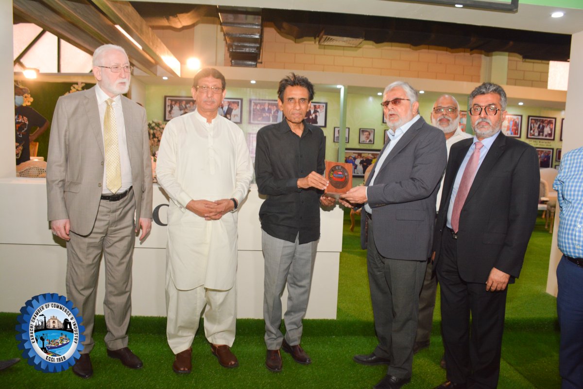 midreeskcci's tweet photo. Syed Aminul Haque Member of the National Assembly of Pakistan, Khalid Maqbool Siddiqui Member of the National Assembly of Pakistan Visited 17th My Karachi - Oasis of Harmony International Exhibition 2022.
@SyedAminulHaque @Dr_KMSOfficial #Karachi #KCCI #MyKarachiExhibition https://t.co/cPVxHQBgva