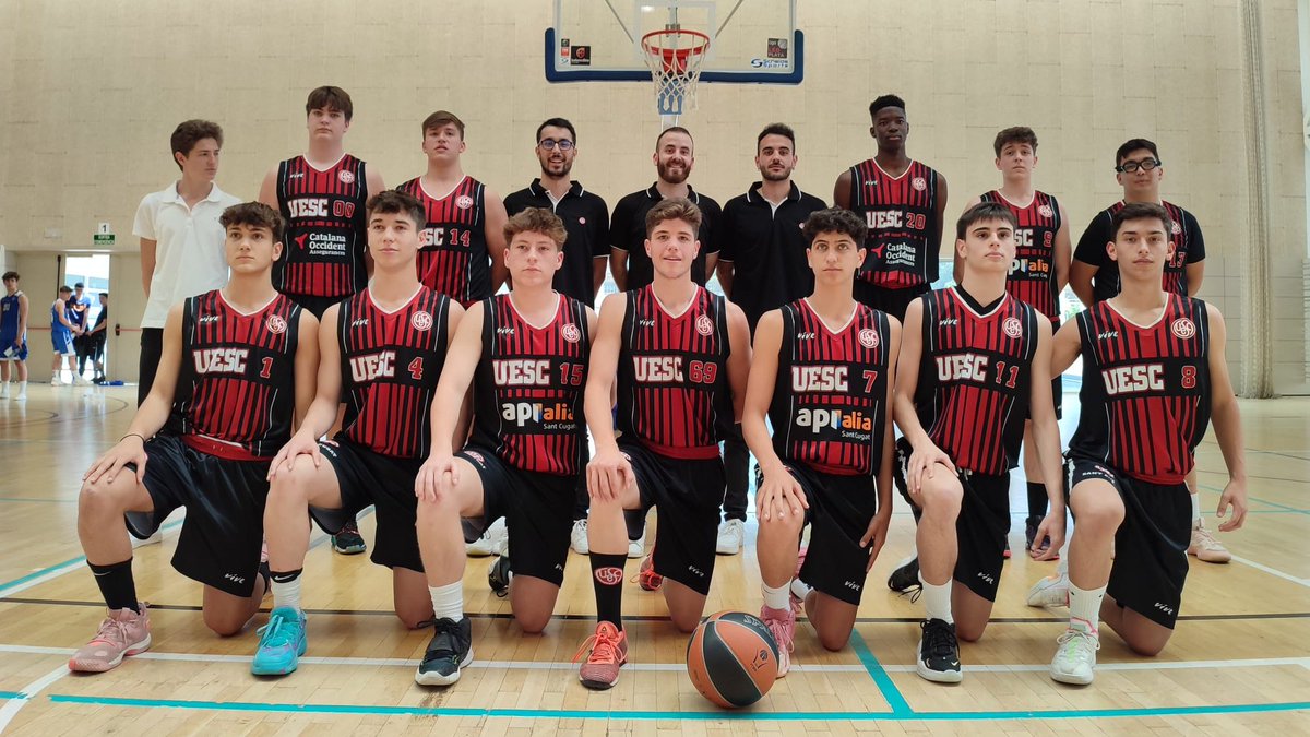 FCBQ's tweet photo. 🏆 @cbhospitalet i @UESC_SantCugat finalistes del Campionat de Catalunya Júnior Masculí de 1r any de #LHospitalet en guanyar a les semifinals a @cbsantfeliuenc (65-51) i @BasquetGirona (63-70), respectivament. Enhorabona!

📊 https://t.co/tAyDIRVGPF https://t.co/crwUw0r0uq