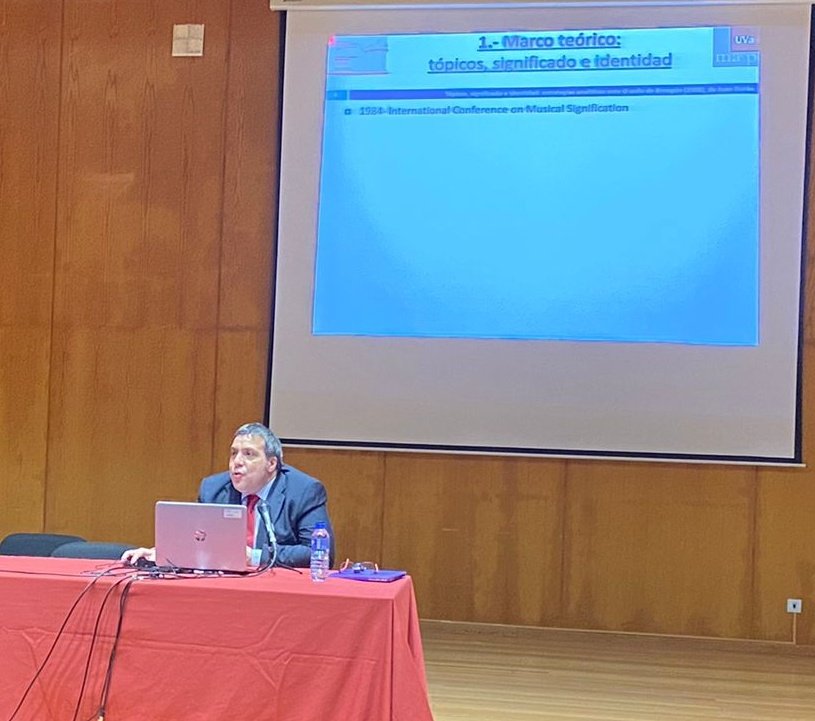 Carlos Villar-Taboada abre esta última mañana de Congreso con la conferencia plenaria "Tópicos, significado e identidad: estrategias analíticas ante O soño de Breogán (2008), de Juan Durán".
***
III Congreso Internacional de la comisión Bandas de Música