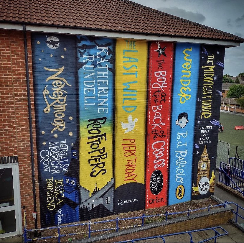 Some schools who like books make a special display corner for them. Others may decorate a classroom, the door, even the stairs - all incredible. But over @Mottingham_Sch - they paint THE ACTUAL SCHOOL! 🤩❤️👏

(Artwork by <a href="/imageskool/">iMAGESKOOL</a> with <a href="/TheMuralArtists/">The Mural Artists</a>, books chosen by school)