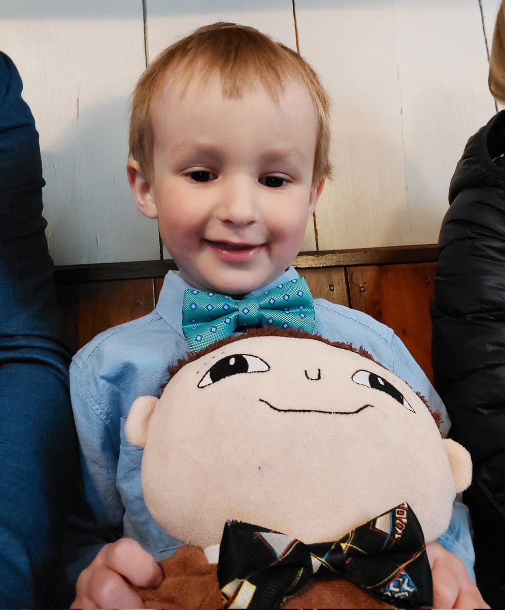 MikkoVanninen's tweet photo. Kyllä isosiskon konfirmaatioon pitää pistää päälle vähän parempaa seppälää 💙 #rusetti #mikkomallikas https://t.co/MH1sG3WvcR