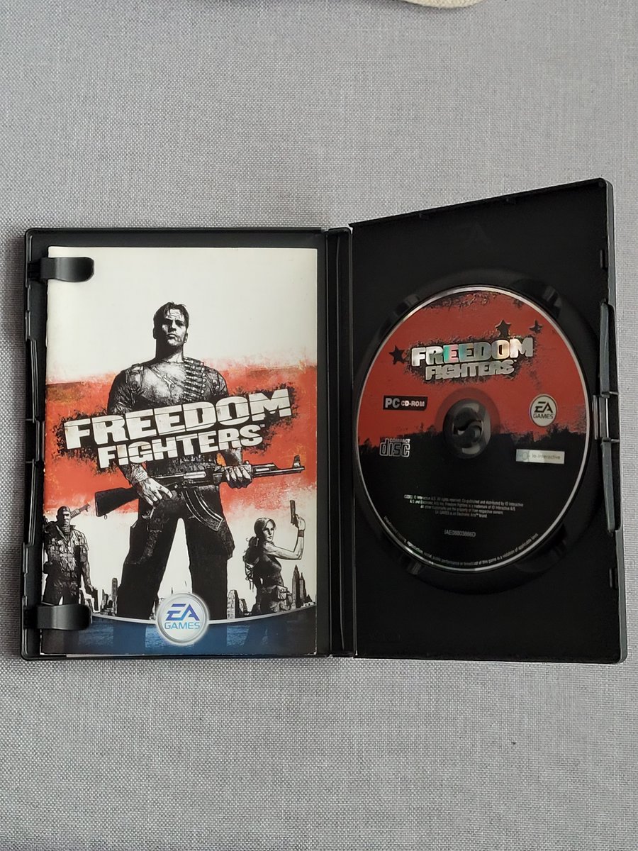 Kamil_Szula's tweet image. A Ty co zrobisz gdy Ruscy napadną Twój dom? Będziesz go bronił jako bojownik o wolność czy tylko biernie się przyglądał? Freedom Fighters (gra akcji / TPP / strategiczna)  data premiery świat: 01.10.2003 Polska: 30.11.2003
#freedomfighters #eagames #grakomputerowa #iointeractive