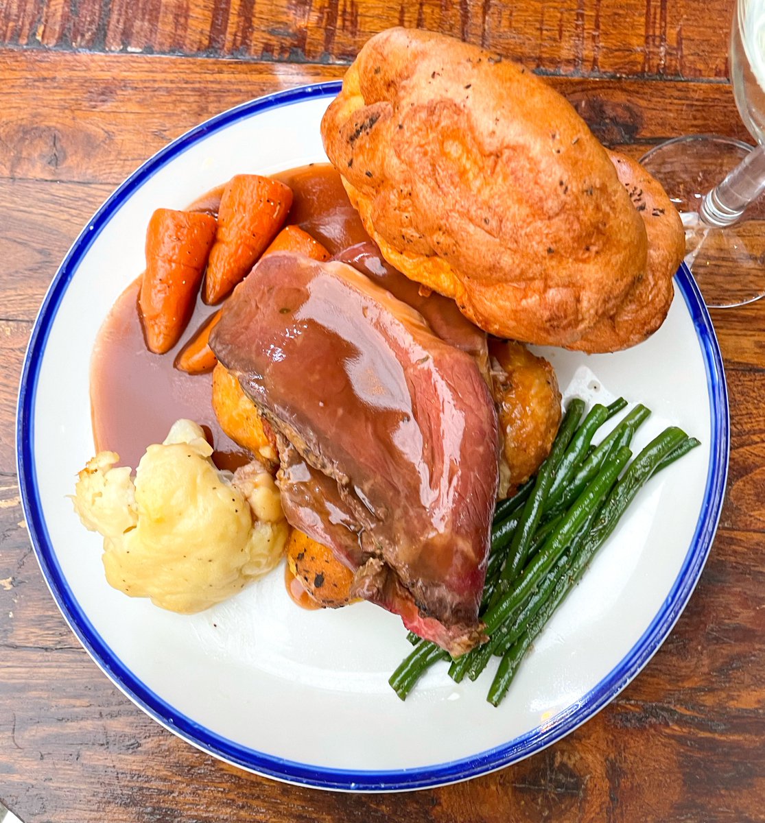 Weekends are made for Sunday roast at the @greenwich_tav . Don’t forget to send us a DM to book your spot with us tomorrow. 😉 #sundayfunday #sundayroast #sunday #sundayroastlondon #greenwich