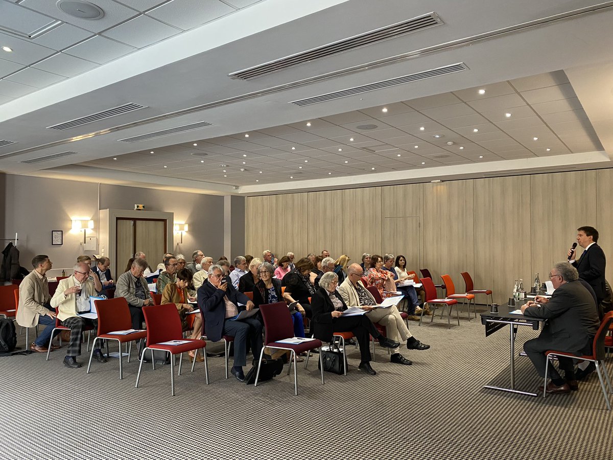 hervecael's tweet photo. Je préside le Comité de coordination de l’Ordre des médecins à Aix en Pce qui réunit les 6 départements de @MaRegionSud
Échanges sur les sujets quotidiens de #santé avec un focus particulier sur le futur SAS (Service d’Accès aux Soins) et la téléconsultation https://t.co/KaxmpPCH54
