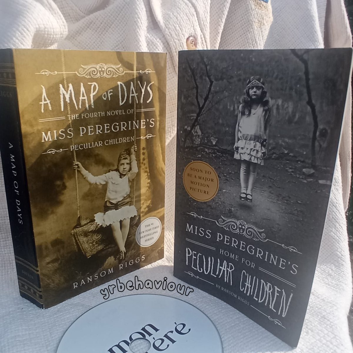 yrbehaviour's tweet photo. wts preloved miss peregrine's peculiar children by ransom riggs

↬ english
↬ bisa oren, shipping from surabaya🍊
↬ take all bisa nego💰
↬ good condi, bisa cek di dm

t. wts wtb miss peregrine's peculiar children eng jual beli ransom riggs https://t.co/687mwMdV0i