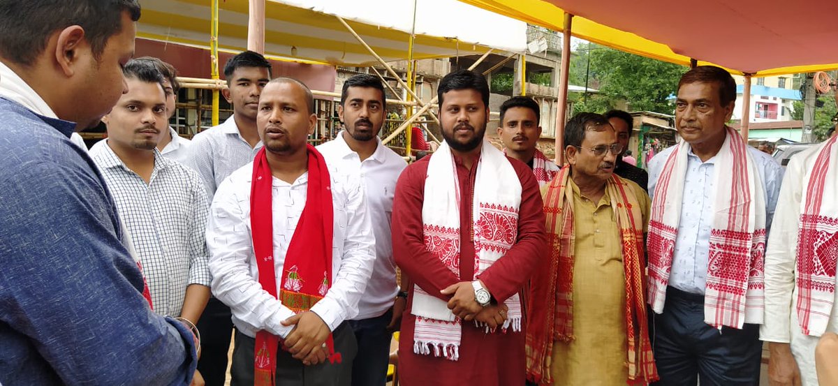 NayanjtNath's tweet photo. শালবাৰী যুৱ সংঘৰ উদ্যোগত বসন্ত উৎসৱ ২০২২আজিৰ অনুষ্ঠানত শ্বহীদ তৰ্পণ অনুষ্ঠানত উপস্থিত থাকোঁ। অসমীয়া জাতিৰ বাপতিসাহোন ৰঙালী বিহুৰ মাদকতা সম্পূৰ্ণ সুকীয়া আৰু নিৰ্ভেজাল। উদ্যোক্তালৈ ধন্যবাদ জ্ঞাপন কৰাৰ লগতে অনুষ্ঠানটিৰ সমূহ কাৰ্যসূচী সফল ৰূপায়ণ আন্তৰিকতাৰে কামনা কৰিলোঁ।জয় আই অসম https://t.co/dBR8cR7HHE