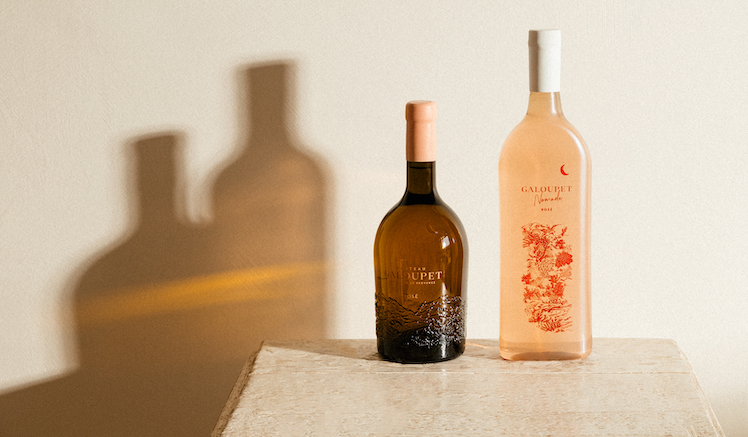 JancisRobinson's tweet photo. So many ways to present #wine now, without the heavy carbon footprint of glass. Who wd have thought @LVMH wd be selling wine in a (recycled) plastic bottle? https://t.co/i1ZYtJbaym https://t.co/iMYwf5ULt0