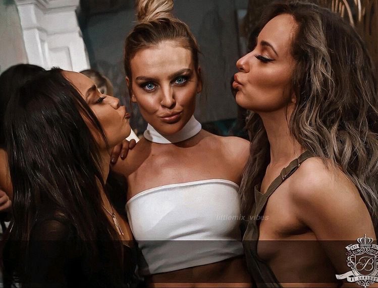 littlemixnws's tweet photo. damn, we got history #ThankYouLittleMix https://t.co/1e0q7wugXy