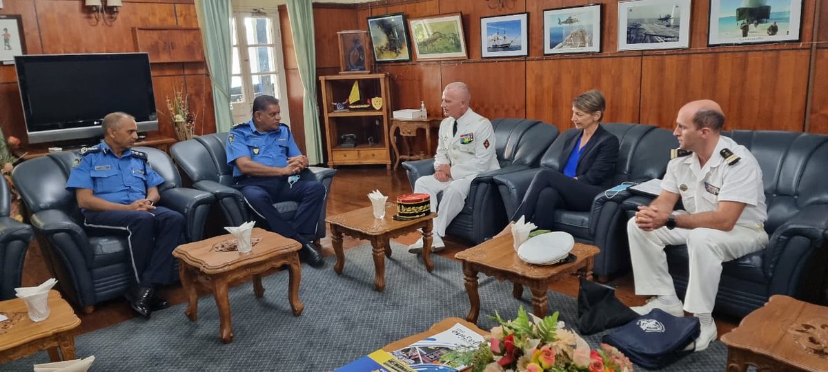 FAZSOI_Officiel's tweet photo. Du 12 au 13 mai 2022, le COMSUP @FAZSOI_Officiel s'est rendu en visite officielle à 🇲🇺.  Audience du Premier Ministre, accueil du Commissaire de police, présentations de leurs forces et de leurs nombreuses capacités. #interopérabilité #EspritDePartenariat https://t.co/voIGRjr9KY