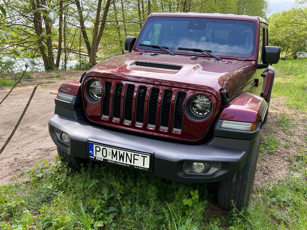 KolczMajk's tweet photo. Po 7 latach z Teslą czas na małą zmianę pasującą do Puszczy.

#icinft #zakazstękania #polskienft #jeep #gladiator https://t.co/HwYysSqzqQ