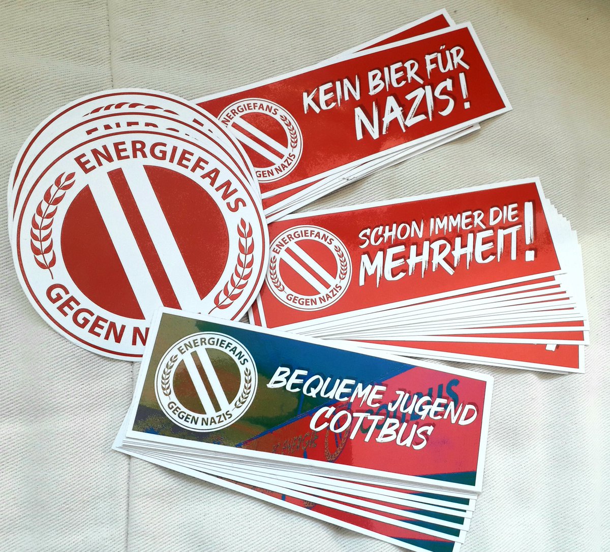 Gleich klingelt’s! – Spenden für EFGN

Oft werden wir gefragt, ob ihr uns mit einer Spende unterstützen könnt, etwa wenn wir unsere Sticker verschicken. Ab sofort ist das möglich! 
Mit <a href="/GS_Berlin_eV/">Gesellschaftsspiele</a> haben wir einen Partner gefunden, der uns unterstützt! Und so geht's 👇