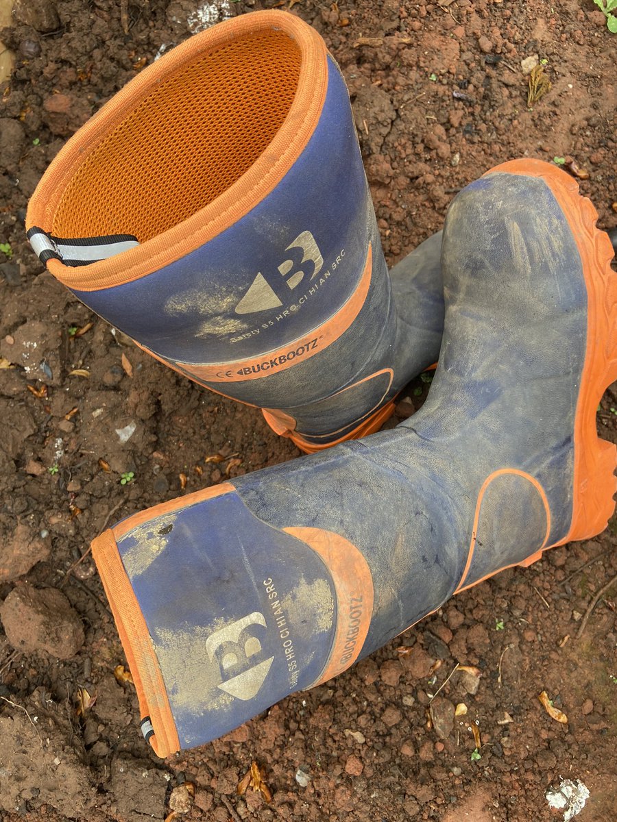 Aaronb00ts's tweet photo. Bit damp here today, kit and boots needed! #buckbootz #hiviz #waterproofs https://t.co/jyH7YrkAmQ