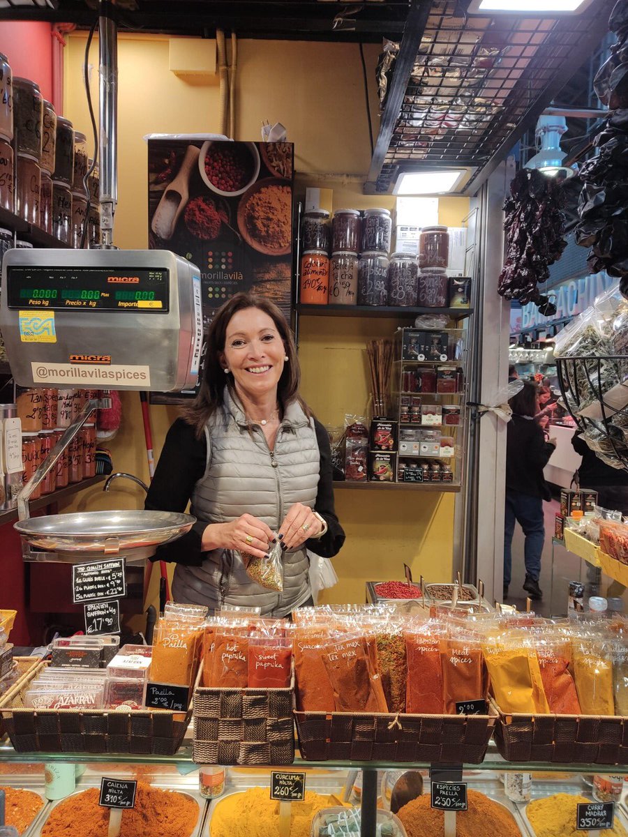 la_boqueria's tweet photo. ☀ Per aquest dissabte assolellat, ideal per celebrar barbacoes amb la família o els amics, la Chelo, d'Espècies #Morilla, té una recomanació especial per a tots vosaltres:
👉🏻Acompanyar la carn amb #chimichurri, una salsa picant originària d'Argentina https://t.co/mxVLiIdzYe