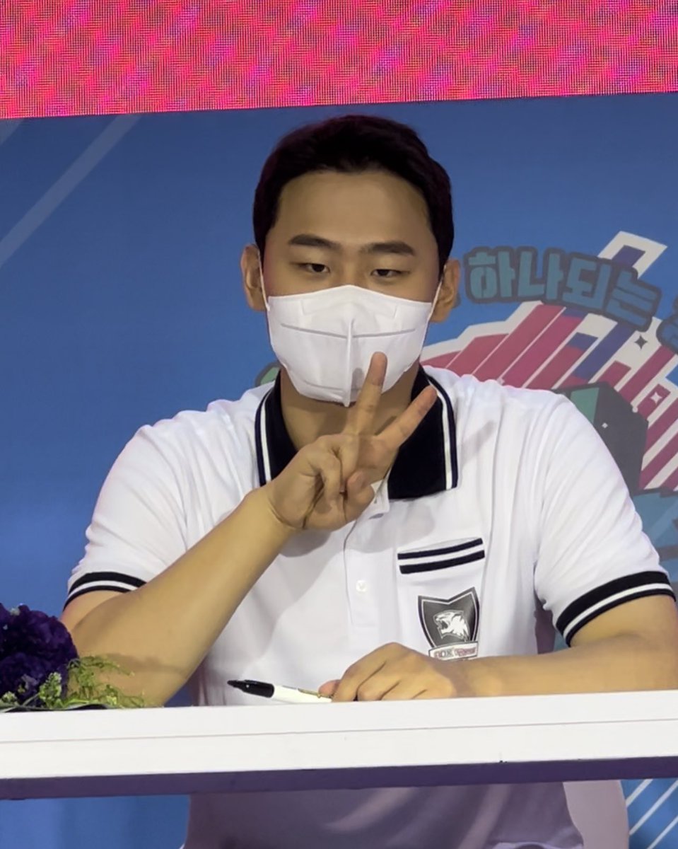 프쑥이 tweet media