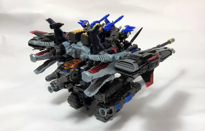 「アームドビクトリーマシンバスター龍星丸」V・M・B龍星丸が #パロ伝 世界から、 #ダイアクロン 世界に迷い込み、色々あってダイアクロン隊と力を合わせた姿。3機分離も可能の高火力マシン。 #オールダイアクロンコンペ #改造流用部門 