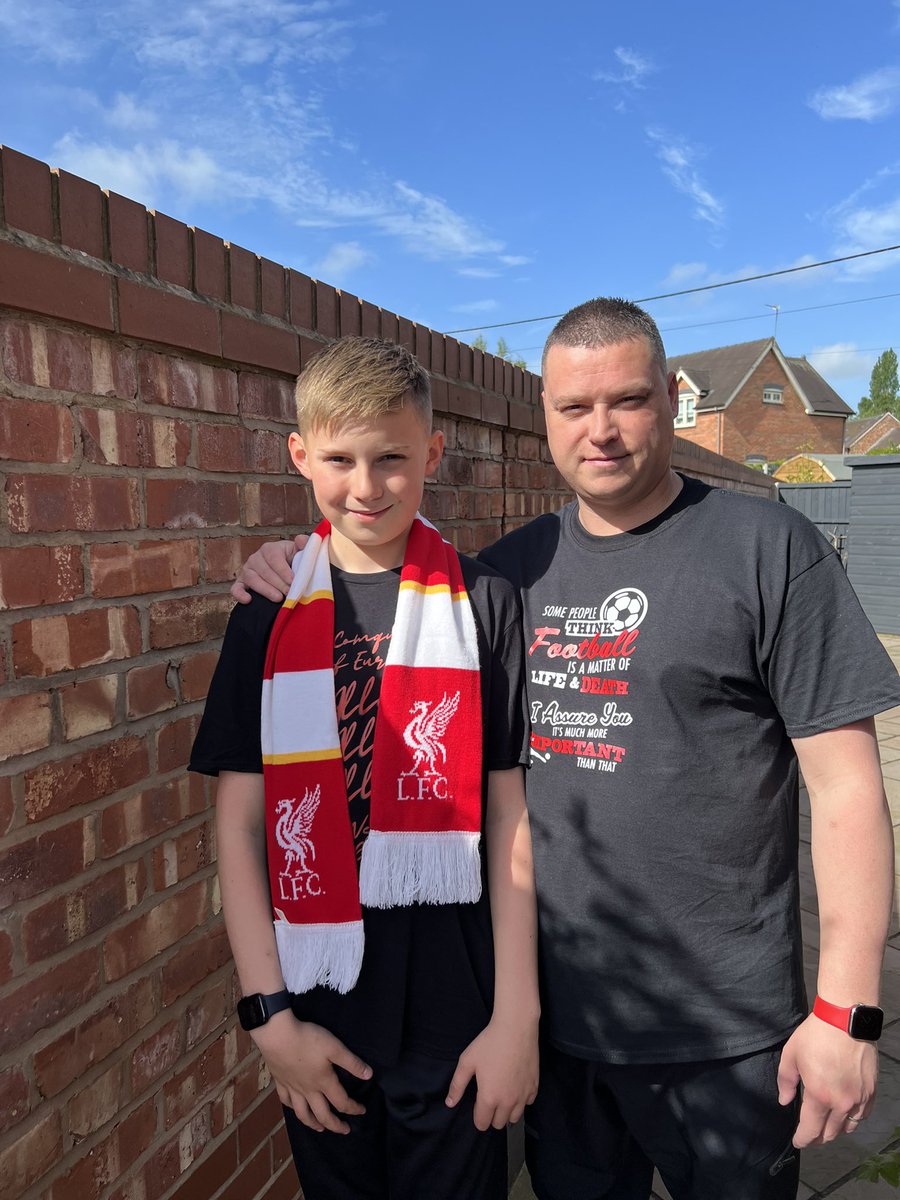 Jez410's tweet photo. Up the piss boiling reds. #anfieldsouth #LFC https://t.co/ij5qRl0VLG