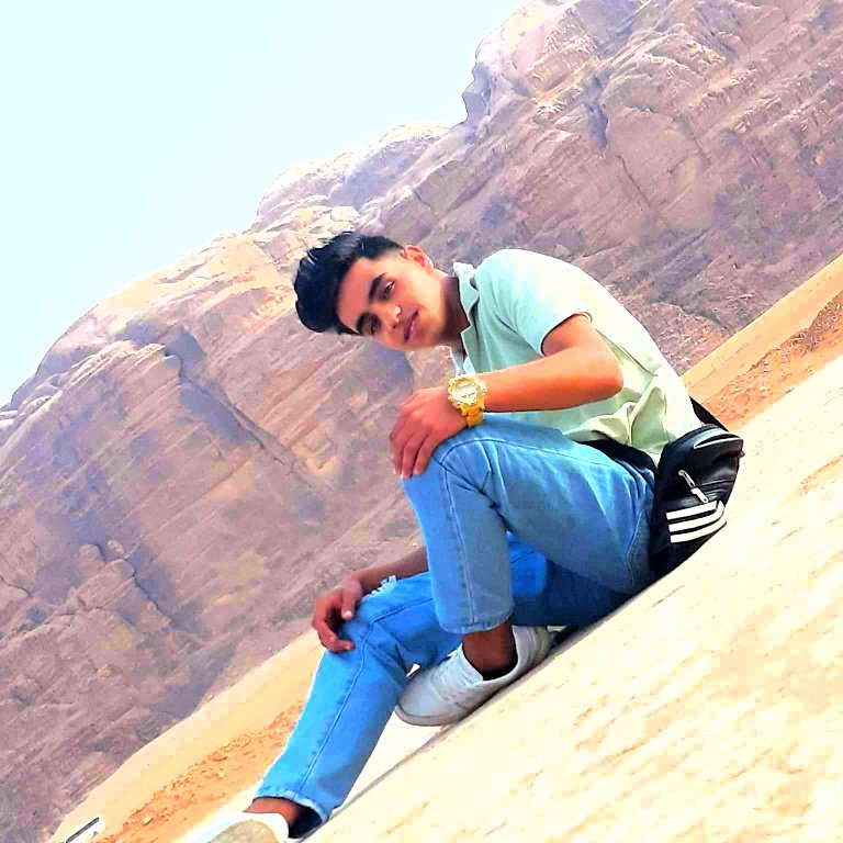 #صورة_ملف_شخصي_جديدةهل شعرت يومًا أنك بمنتهى الغباء ، لأنك كنت صادقًا مع أحدهم بما يكفي !💔