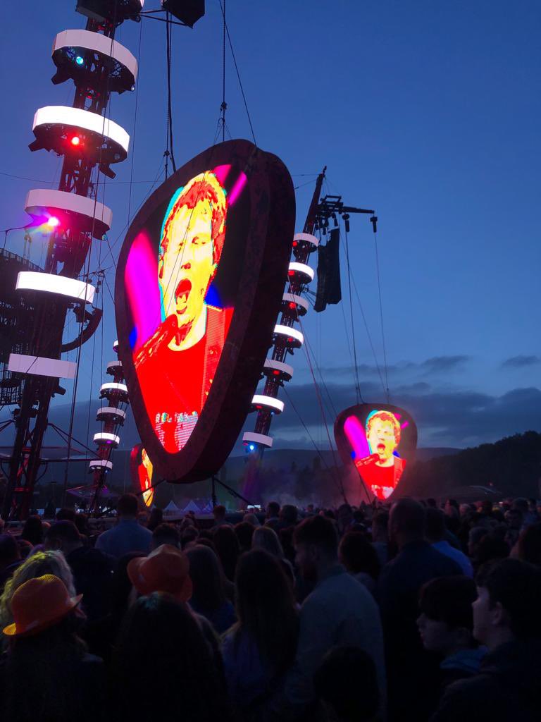 amiloudavis's tweet photo. Brilliant show from @edsheeran in Belfast - what a performance 🔥 …. Not to mention the theatrical stage, @garylightbody rocking up to sing Chasing Cars and the beautiful sunset over Belfast. Loved every minute. https://t.co/FVKTbmuN9s