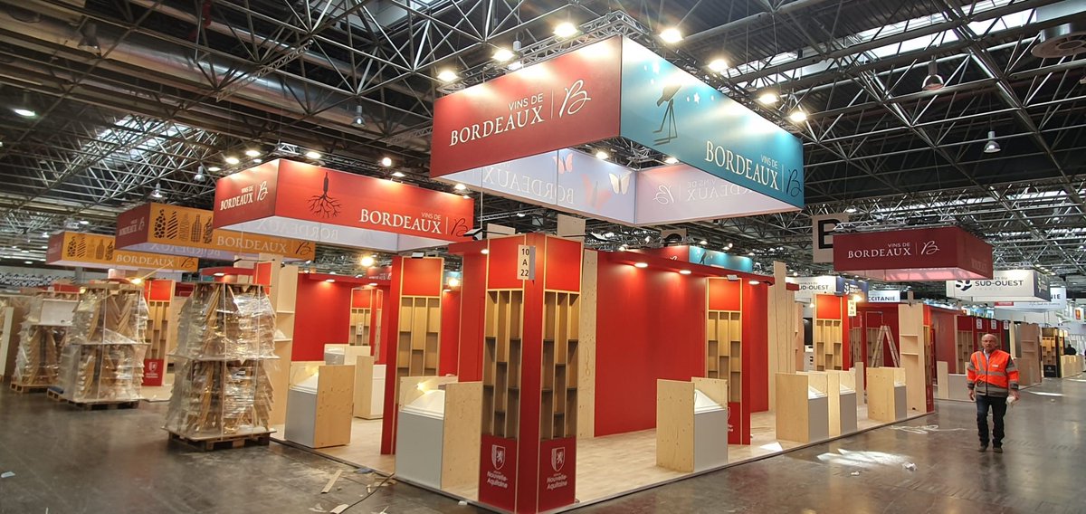 AANA_officiel's tweet photo. Prowein 2022
En plein montage du salon à J-1 !
L'@AANA_officiel est impatiente d'accueillir ses exposants de la @NvelleAquitaine dans différents halls : 7, 10 et 11.
Prowein Let's go, Let's reunite !
#ProWein2022 #winevent #spirits #winetasting #BonjourProwein #TasteFrance https://t.co/VtNgpNjU9r