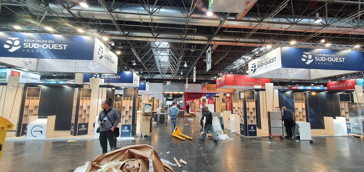 AANA_officiel's tweet photo. Prowein 2022
En plein montage du salon à J-1 !
L'@AANA_officiel est impatiente d'accueillir ses exposants de la @NvelleAquitaine dans différents halls : 7, 10 et 11.
Prowein Let's go, Let's reunite !
#ProWein2022 #winevent #spirits #winetasting #BonjourProwein #TasteFrance https://t.co/VtNgpNjU9r