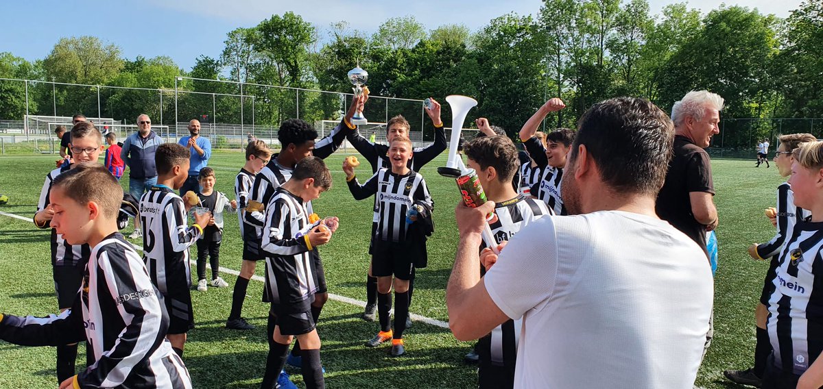 Rutserik's tweet photo. Campione, campione....!
@excelsior20 JO13-3...
@dobias74 @Pythagorob
Heerlijk 2 kampioenschappen in 4 dagen 💪💪⚪️⚫️⚪️⚫️ https://t.co/UgDhEPwx5J