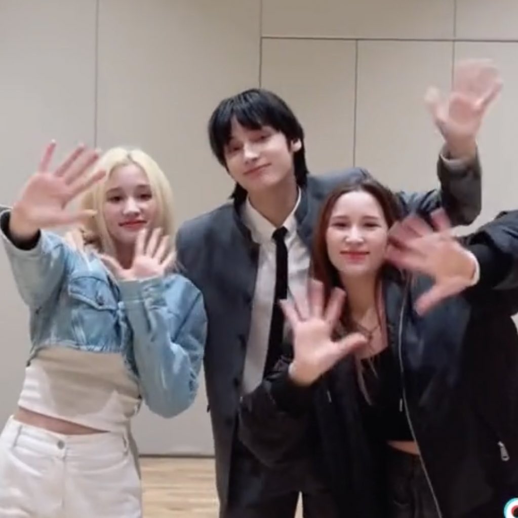 huening siblings 🥺