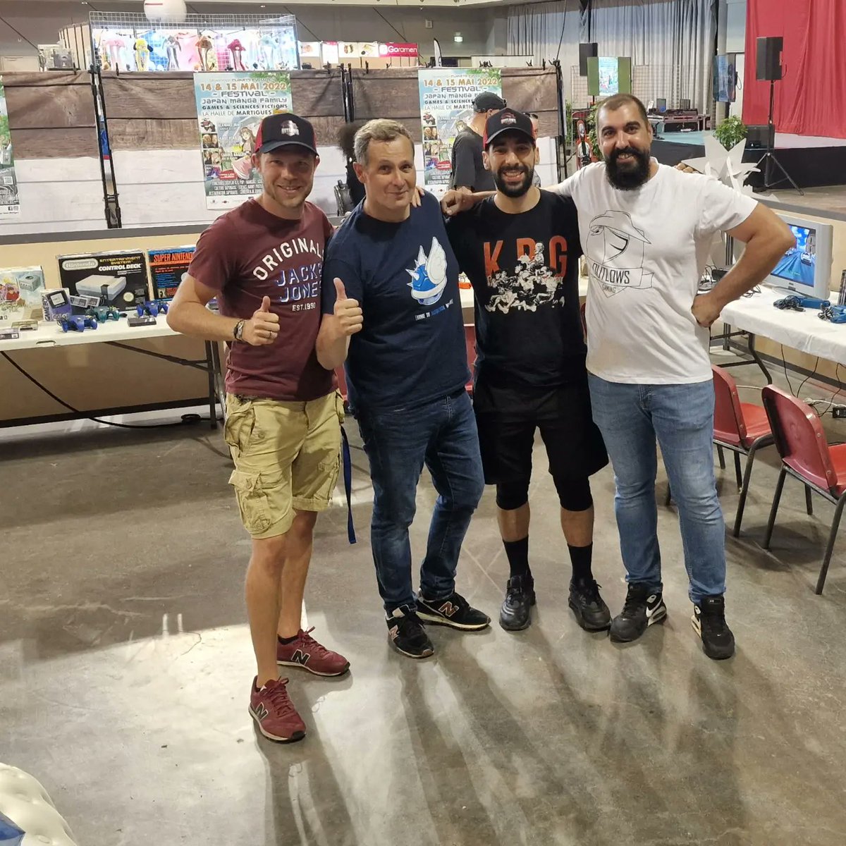 Marcuszeboulet's tweet photo. Je vous attends avec ma boulet team au Festival Japan Manga Family de Martigues 👍
On pourra discuter, dédicacer, prendre des photos et s'affronter sur scène !
Venez aussi découvrir la collection retrogaming de @OutlowsG 🎮 https://t.co/B0bHpNH8YU