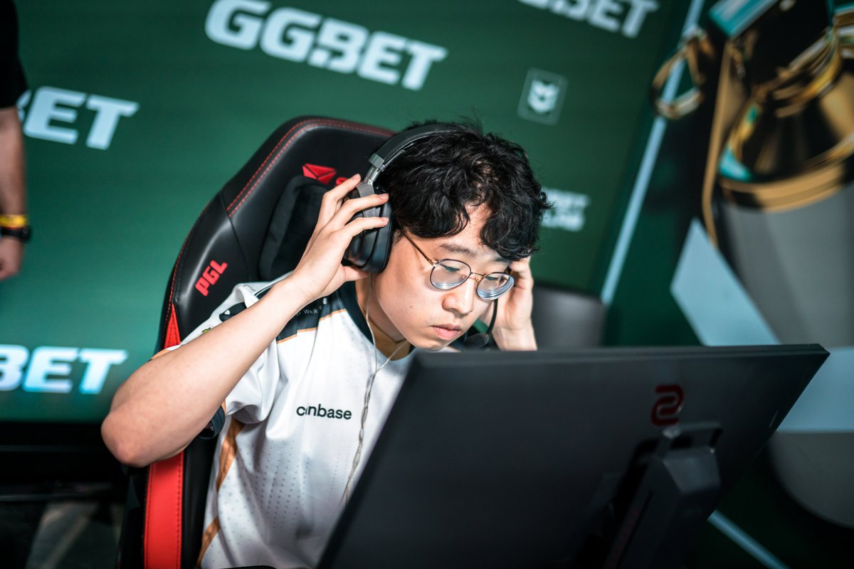 TeamLiquidCS's tweet photo. 6 - 9 at halftime vs @heroicgg at #PGLMajor 

We head to the CT side on Vertigo - let's keep up this  momentum 💪
#LetGoLiquid | #PGLMajor https://t.co/axiaYMjSog