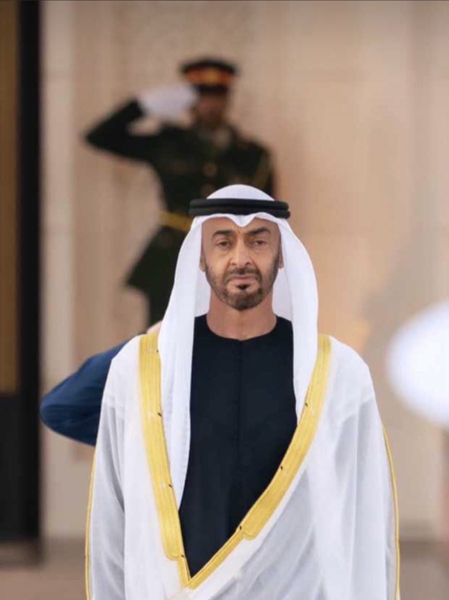 mrban58's tweet photo. بالأمس رحل فقيد الوطن الى مثواه الاخير 
واليوم يخلفه خير خلف ، 
انتقال سلس للسلطة من دون تواجد دبابة واحدة ولا مظاهرات ولا اعتقالات ولا تعطيل دستوري ، 
دولة عظيمة بنيت على أساس متين غير قابل لتضعضع والتفرقة 
الامارات نموذج الوحدة الاعظم ! https://t.co/mT4Ir7DffJ