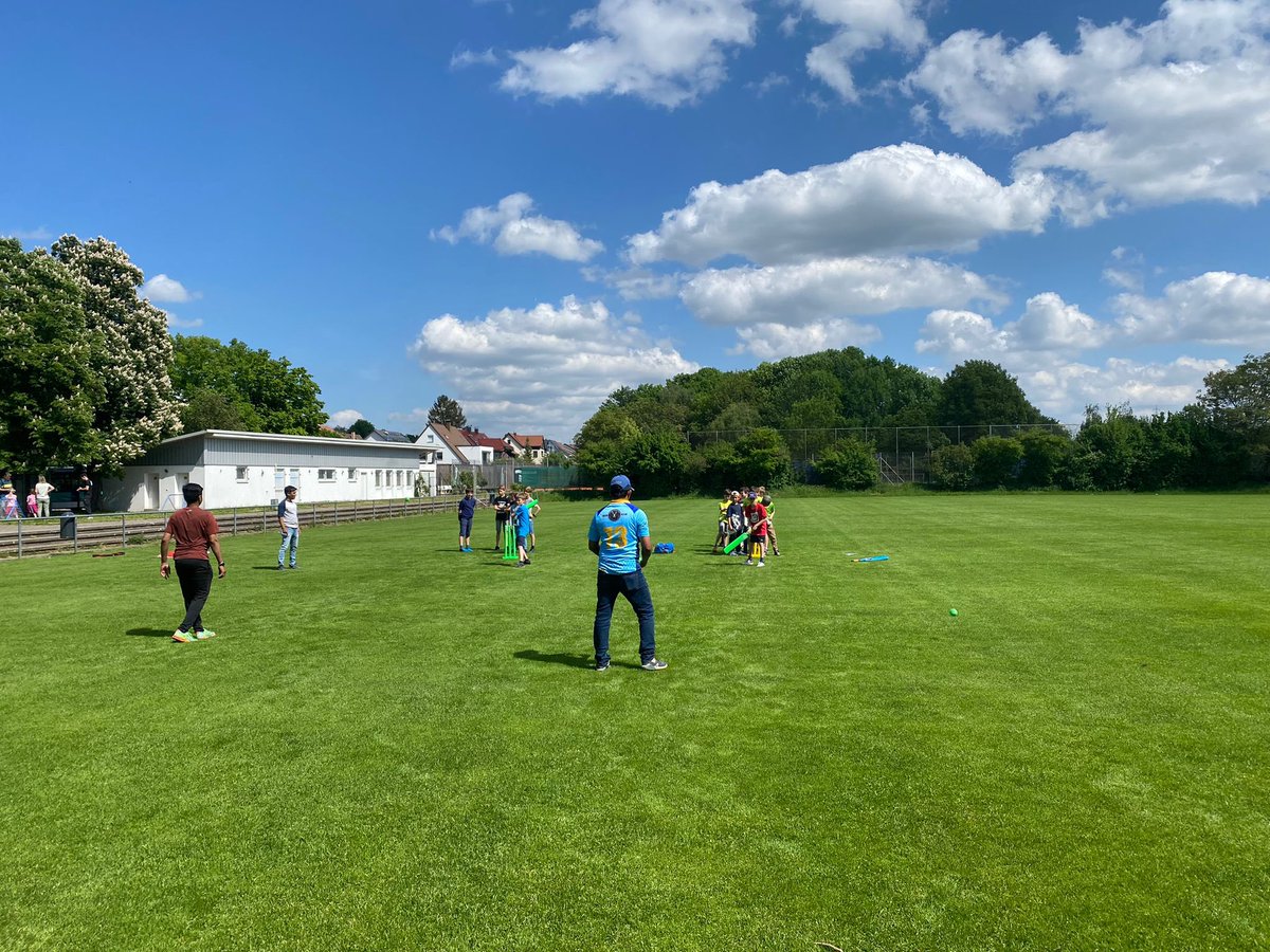 cricket_tvp's tweet photo. TVP-Cricket hat in der Geundschule Pflugfelden die Festtage mit Crcket begleitet. 
#DCB 
#ludwigsburg
#bwcv
#tvpflugfelden
#sportregionstuttgart
#wlsb
#dosb
#Pflugfelden
#GrundschulePflugfelden 
#womencricket 
#cricketdays22 https://t.co/gMEGOmJQ3B
