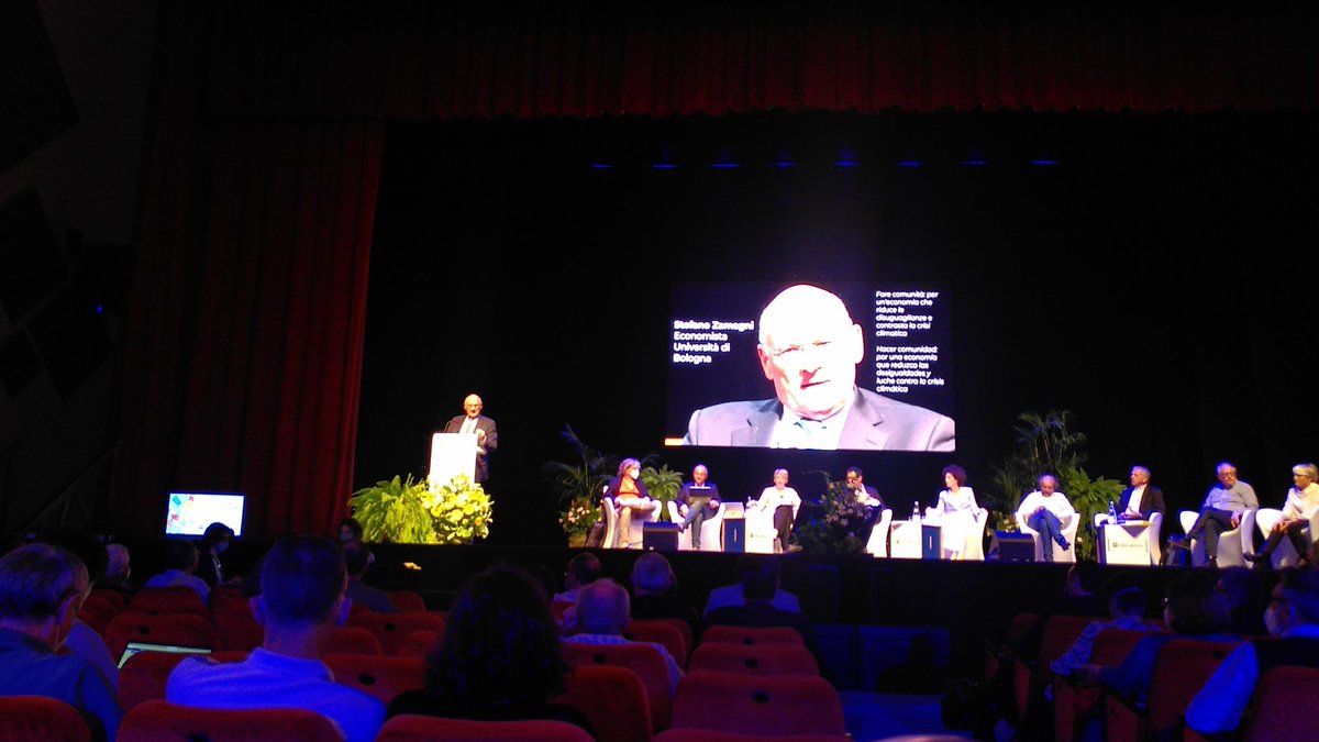 Anche #Stefano #Zamagni all'assemblea di @bancaetica sostiene che le #bancheetiche sono funzionali allo sviluppo