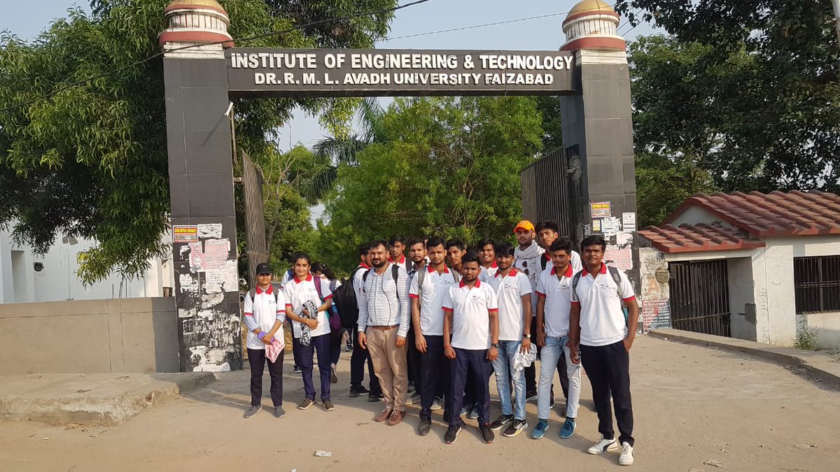 ISMARTIndia's tweet photo. On May 13th, 2022, an awareness campaign on rooftop solar was organized in Ayodhya city. People of the city showed great interest in knowing about the Rooftop PV (RTPV) Solar system and its benefits.
@giz_india @mnreindia @Deloitte @AhaSolar #UPNEDA 
@vipin_slevin @Shatrughan86 https://t.co/vegE1lXa4w