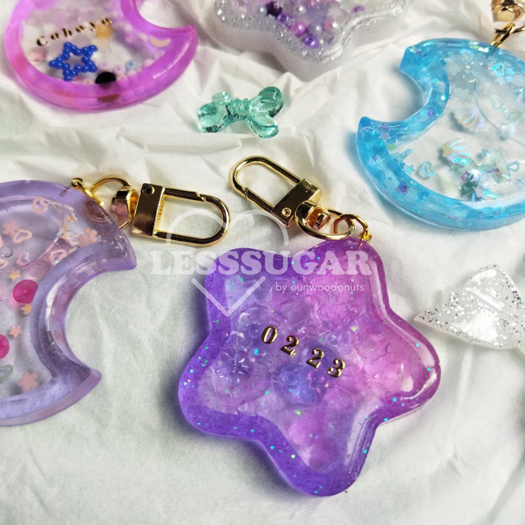 lesssugarstudio's tweet photo. Hello this is Lesssugar studio^^
We're selling some resin art specially resin shaker! You can customize your own shaker and we will make it special! only for you🥰 if you want to do a grup order please dm me for more info✨
#resinart #resincustom #resinshaker #artwork https://t.co/eyS7EBHpbD