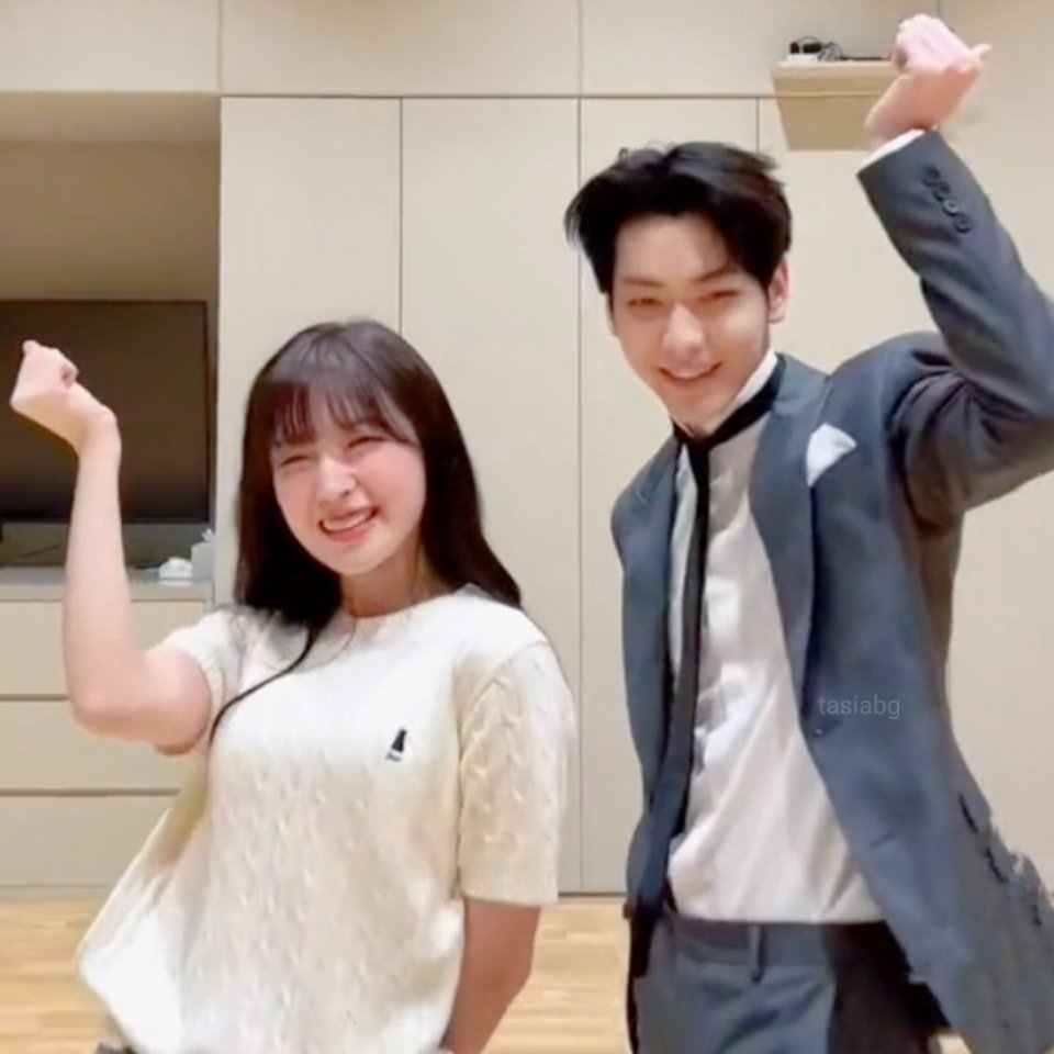 butterfai__'s tweet photo. arin and soobin, yeonjun with serim and now the huening siblings doing the gbgb tiktok! don't worry guys, taehyun with odi and beomgyu with toto next 😌 https://t.co/k26hv3gftJ