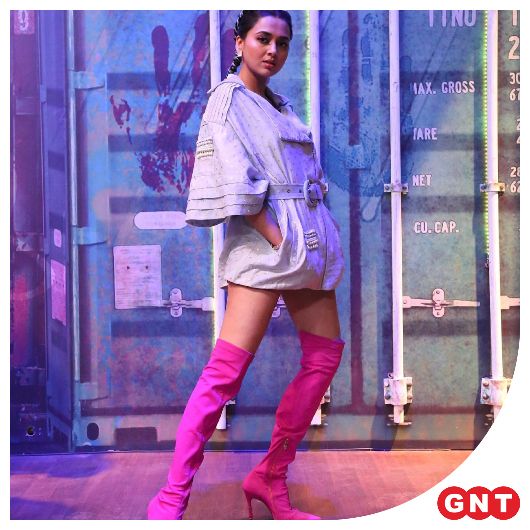 GoodNewsToday's tweet photo. नागिन 6' फेम #TejasswiParakash अपने नागिन के किरदार से फैंस का दिल जीत रही हैं।वह सोशल मीडिया पर भी काफी एक्टिव रहती हैं। एक बार फिर एक्ट्रेस अपने लेटेस्ट फोटोज से सोशल मीडिया पर छाई हुई है। तेजस्वी प्रकाश इन तस्वीरों में बेहद खूबसूरत और ग्लैमरस लग रही हैं
 #GNTPhotoblog https://t.co/QejE5oJkH1
