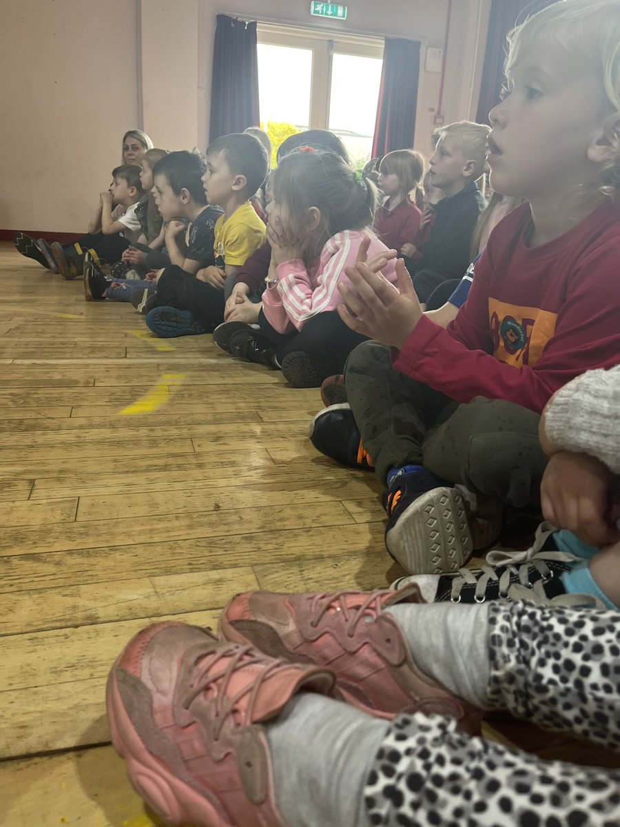 The return of in person assembly for the first time in two very long years! ❤️ the giraffe team did so well and were so enthralled 🥰 #OurVeryOwnAntAndDec