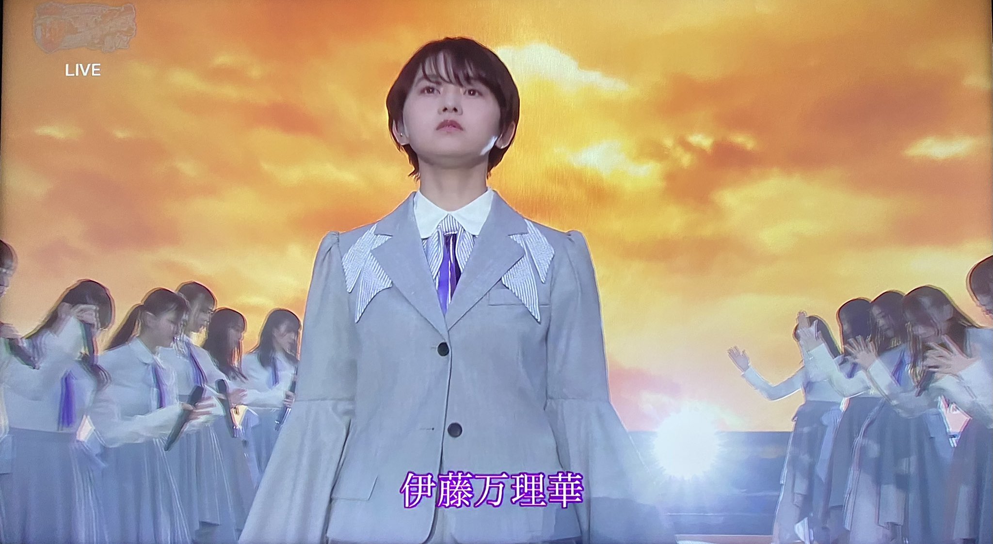 乃木坂46 生まれてから初めて見た夢 伊藤万理華 ポスター 直筆サイン Amazon.co.jp: 乃木坂46 伊藤万理華 直筆サイン色紙 : 文房具