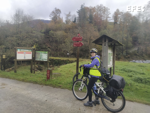 CRÓNICA | Pilar Benito, una maestra en bici y cerca de jubilarse en busca de una mirada pedagógica.

bit.ly/3PldvIw