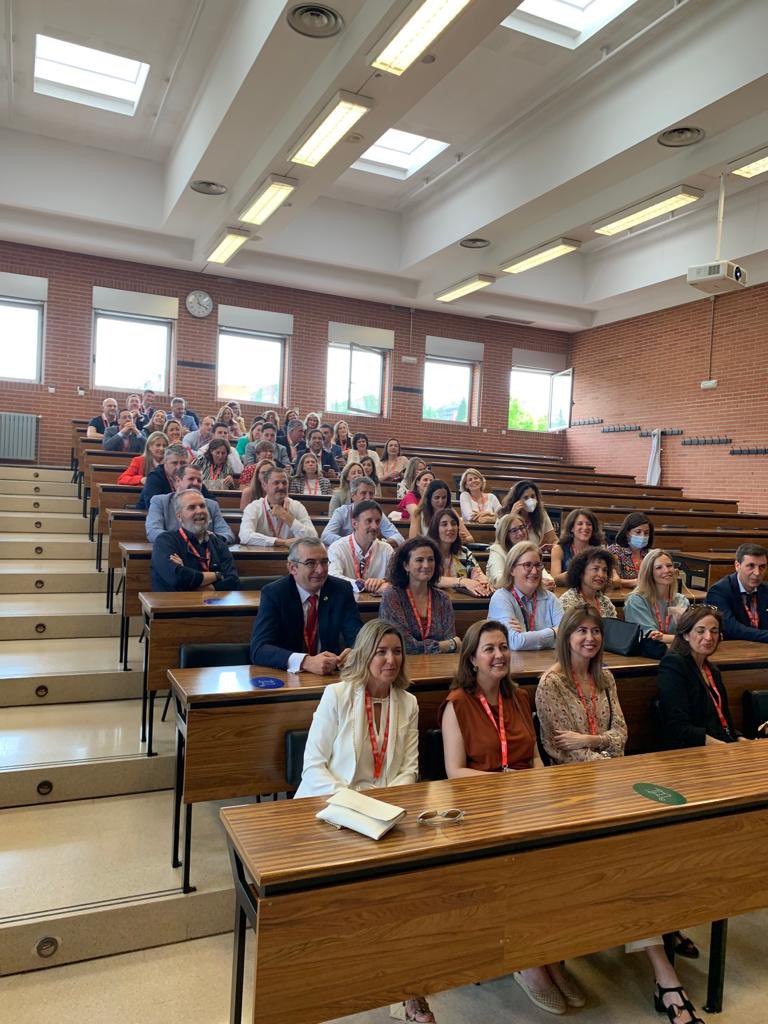 Ya han pasado 26 años desde que acabamos la carrera de <a href="/derecho_unav/">Facultad de Derecho</a>   Estamos todos iguales y que divertido recordar aquellos años.<a href="/alumni_unav/">Alumni UNAV</a> .
Ahora a por otros 25