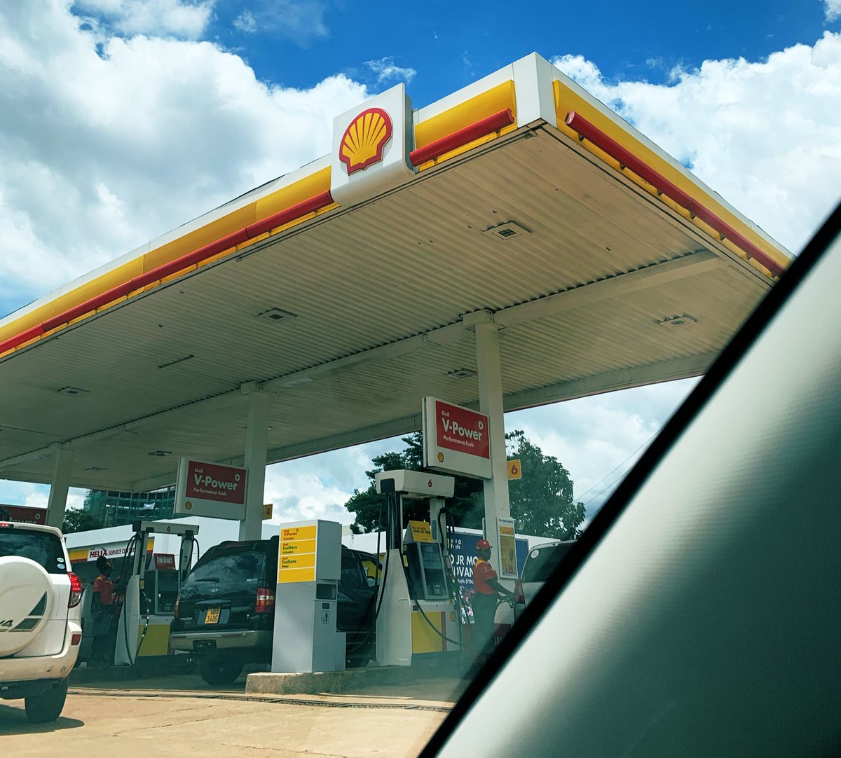 Lcmuha's tweet image. Just stepping into Shell Najjera to grab some more Akameeza. 

Filling up with #ShellFuelSave worth 100K has 3 benefits;
1. Extra miles
2. Save some ka money
3. Get free fuel worth 10K or Akameeza goodies. 

Now that is #DifferenceOfExtra.