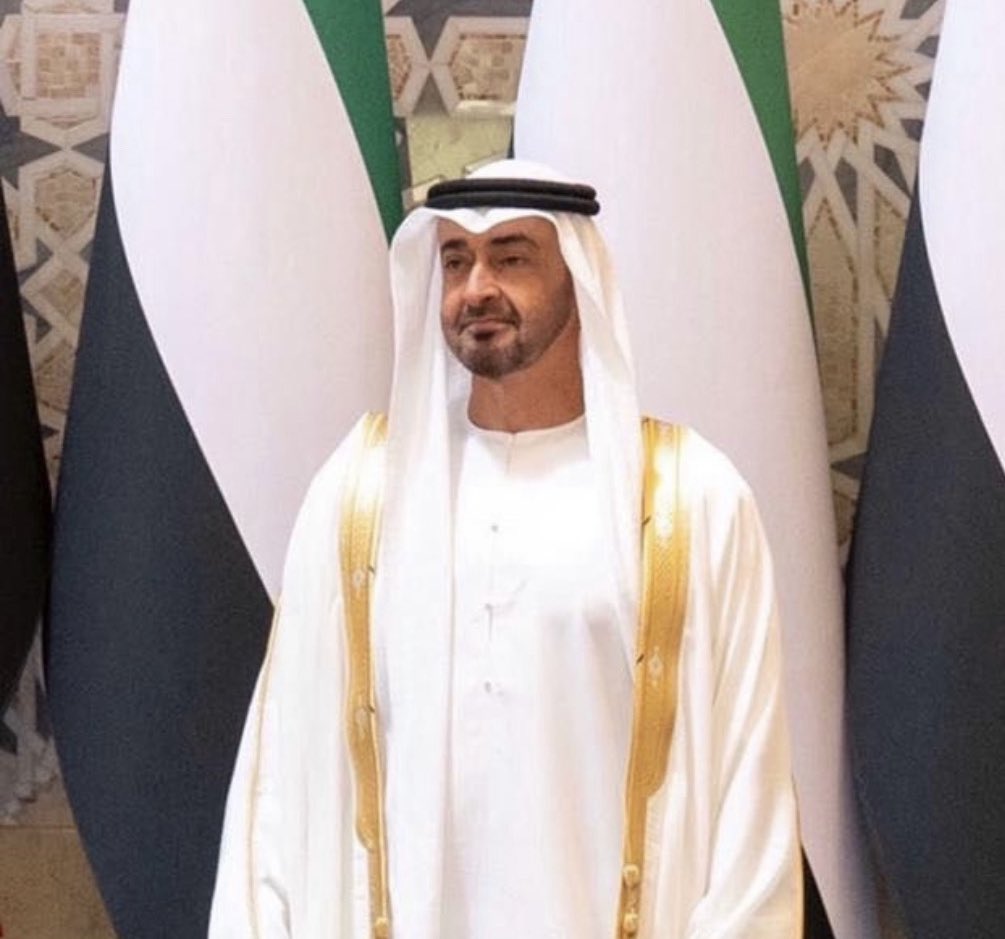 Rashidbinhumaid's tweet image. نبايعك يا سيدي #محمد_بن_زايد رئيساً لدولة الامارات، فأنت خير من يحمل راية البلاد، عهدناك رمزاً للخير والتطوير والعطاء، امتداد زايد وعضد خليفة، سدد الله دربك ونفع بك شعبك، وكلنا فخر بك وبحكمك الرشيد 🇦🇪