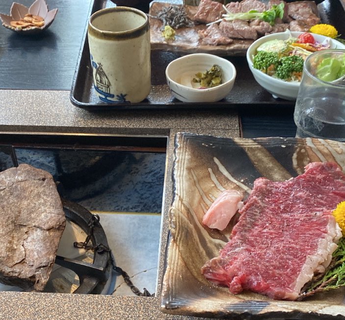 aaa_tmmo's tweet photo. 今日は黒毛和牛たべてきた！また頑張れそう😭来週末はどっちもぴかつ、、、 https://t.co/nmaa7MGpII