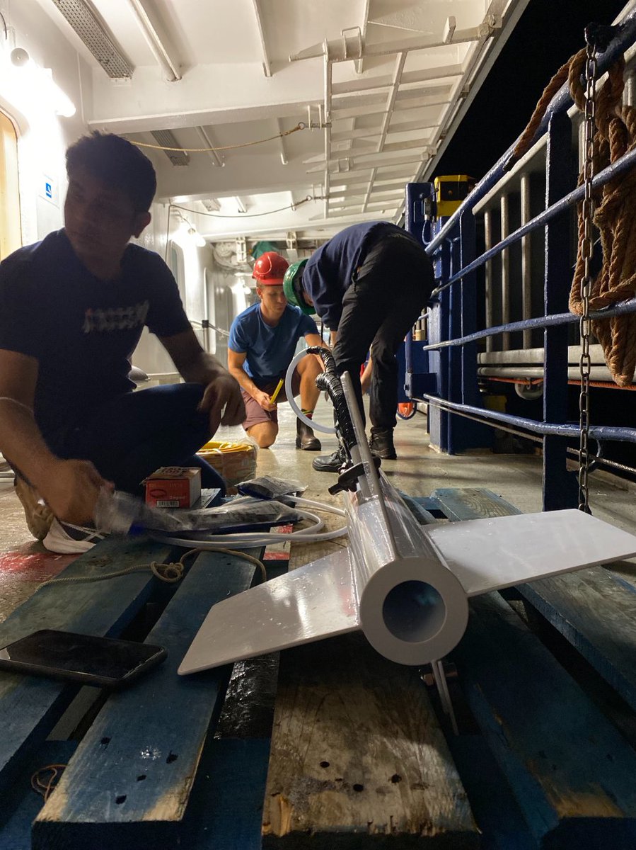 [Teams] The trace metals team is leaded by Ryan Cloete, w/ Nadine Ellis, Lide Jansen Van Vuuren, Saumik Samanta <a href="/StellenboschUni/">Stellenbosch University</a> 🇿🇦 and Corentin Baudet <a href="/UBO_UnivBrest/">UBO - Univ. Brest</a> <a href="/LemarLab/">LEMAR</a> 🇫🇷  
Their "Fish" collects surface waters in continuous &amp; pumps it onboard to a safe "bubble" wet lab