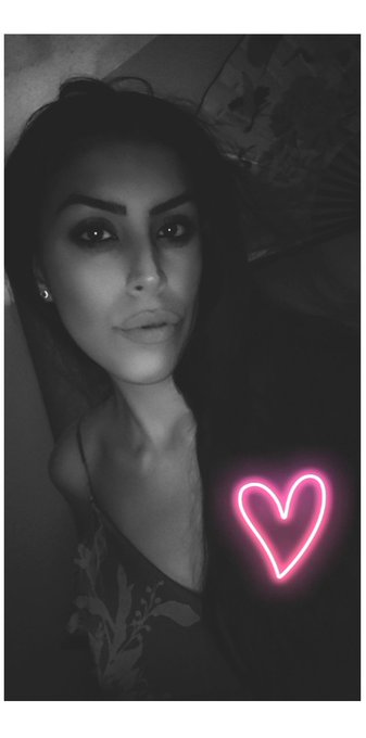 Kiss kiss https://t.co/1LyCJHIkbM<a href="/tag/claws"class="tags"><span>#claws</span></a><a href="/tag/paws"class="tags"><span>#paws</span></a>