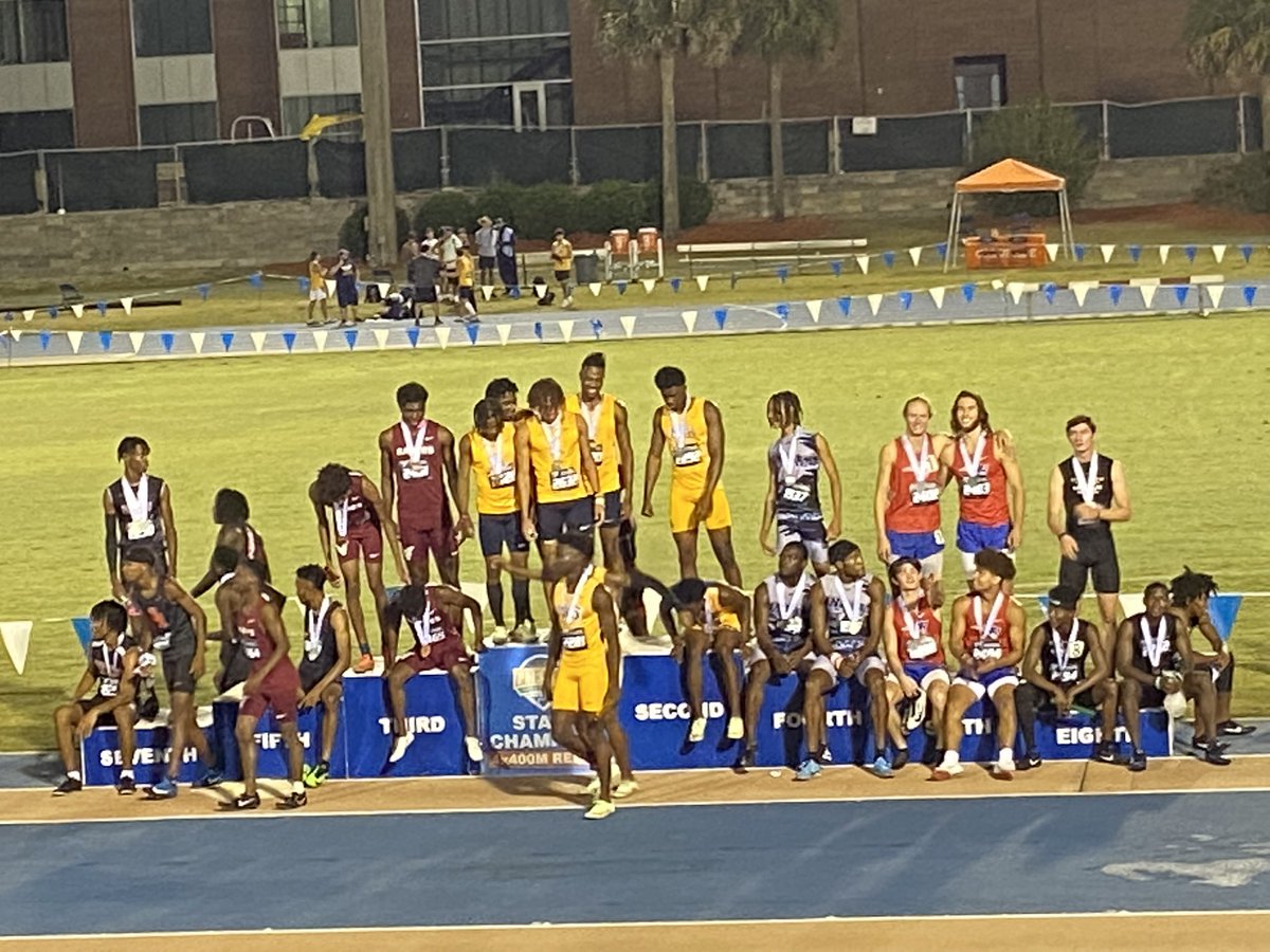 BlakelyTyer's tweet photo. From assembling this team just over several weeks ago, then barely making it to state in the very last at large bid seeded dead last, to PR’ing by 6 seconds at state and getting SIXTH in the state with a time of 3:19.80 which also breaks our school record by 2 seconds. #AGTG https://t.co/upZ4QJQRFO