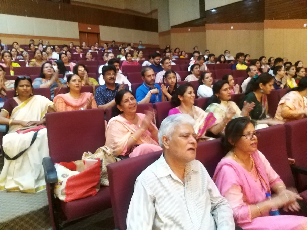 ArtJammu's tweet photo. #SumeruSandhya #blissfulevening #divinefeelings #mesmerizing #Artofliving #srisriravishankarji #GurudevsBirthday #celebration #memorablemoments https://t.co/dCuPN60eY9