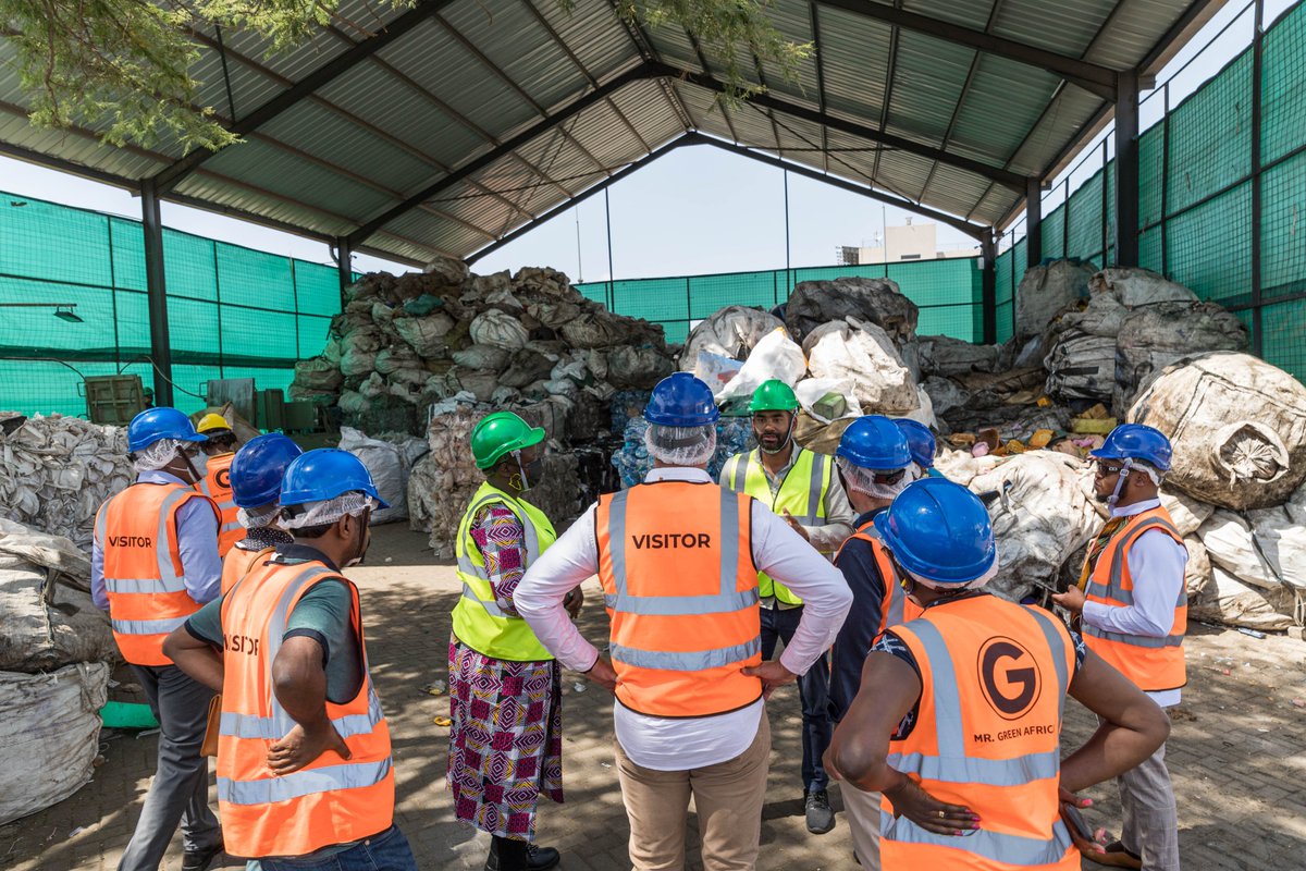 1/3 Yesterday 13th May 2022, Unilever Kenya had the pleasure of hosting, for the first time, Unilever Africa President Jaime Aguilera.  Jaime took time to experience first hand our strategic plastic recycling partnership with Mr Green Africa in action.