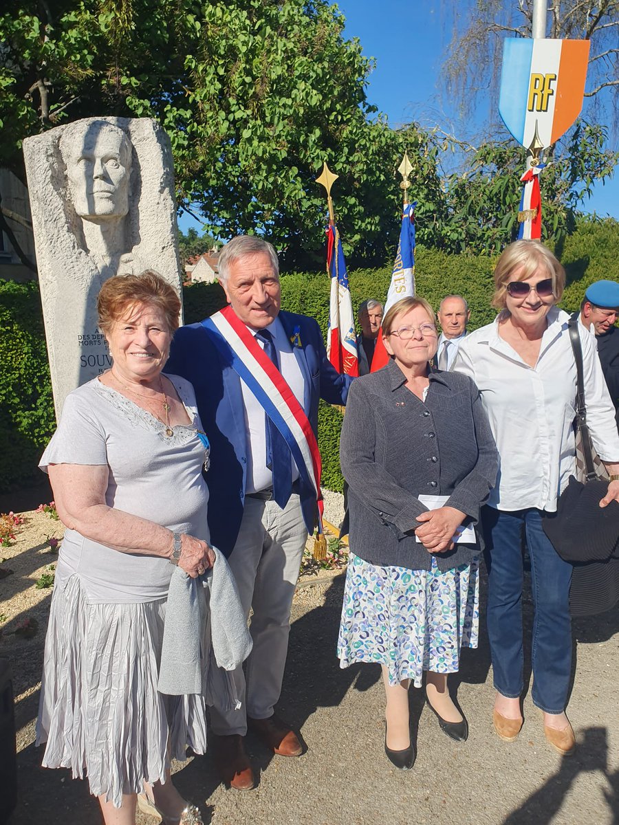 JKrabal's tweet photo. Avec les responsables de la #fndirp, dépôt de gerbe en hommage aux victimes de la déportation. En ces temps troublés, n’oublions jamais leur martyre et sachons avancer dans le respect de toutes et tous. https://t.co/6T7VJtvNJ7