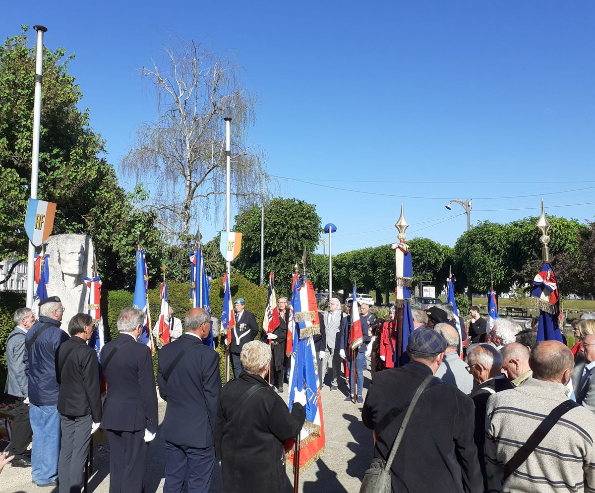 JKrabal's tweet photo. Avec les responsables de la #fndirp, dépôt de gerbe en hommage aux victimes de la déportation. En ces temps troublés, n’oublions jamais leur martyre et sachons avancer dans le respect de toutes et tous. https://t.co/6T7VJtvNJ7
