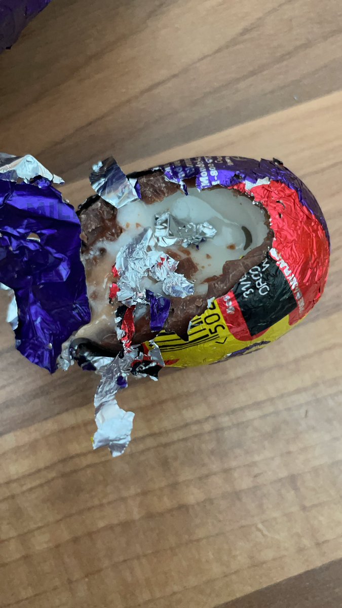 HannahJackson31's tweet photo. Just opened my Easter egg this morning because you Know I don’t eat them all at once and look! It’s been eaten! No I have no mice or rats in my house. My other egg is fine but come on this is shocking!!! @CadburyUK #cremeegg #rateaten #howcleanisourfood https://t.co/KQIdSysVKk
